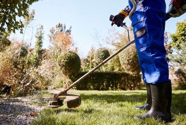 What Causes Uneven Grass Cutting, and How Can Professional Lawn Maintenance Correct It?